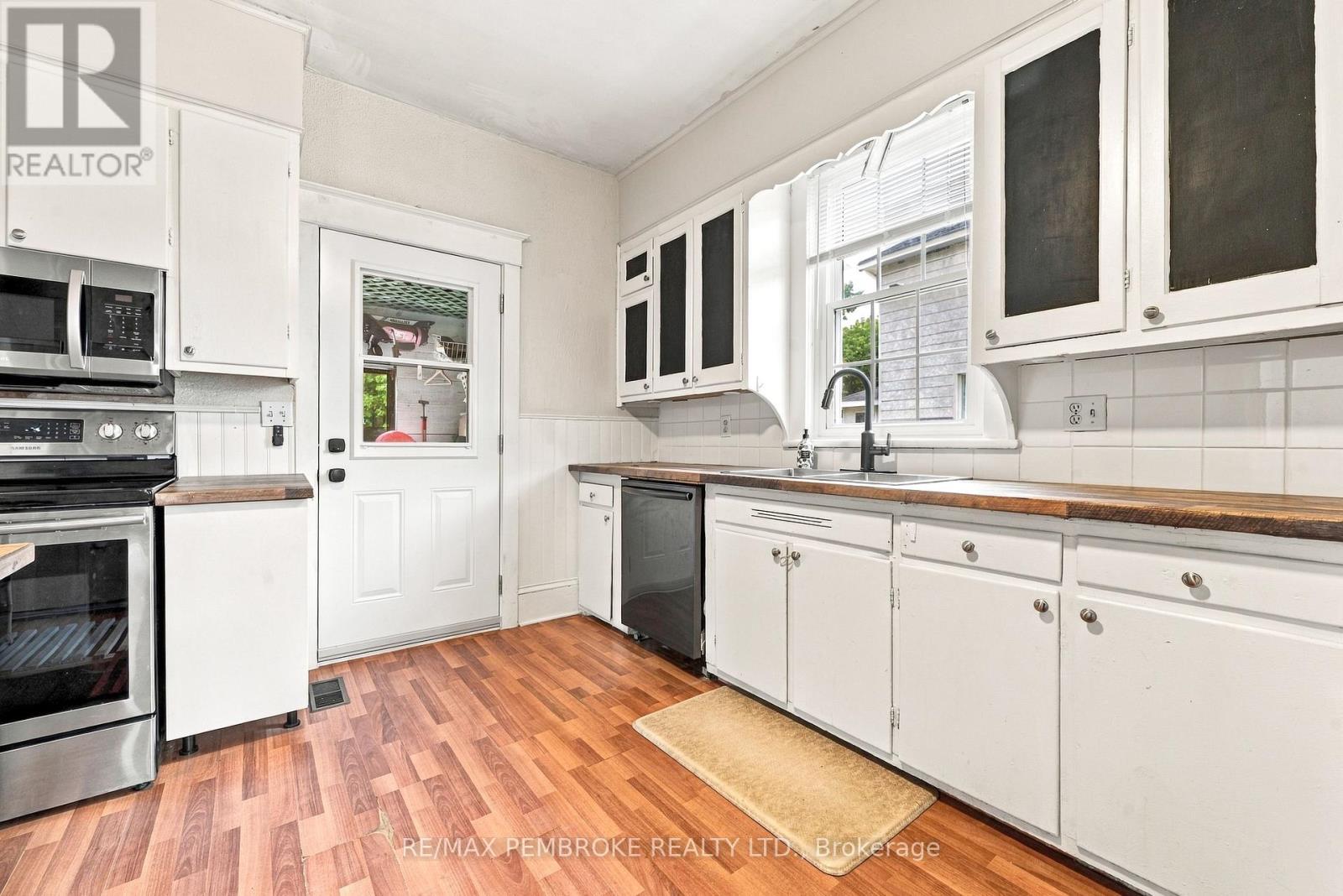 626 HAMILTON STREET W - 8
