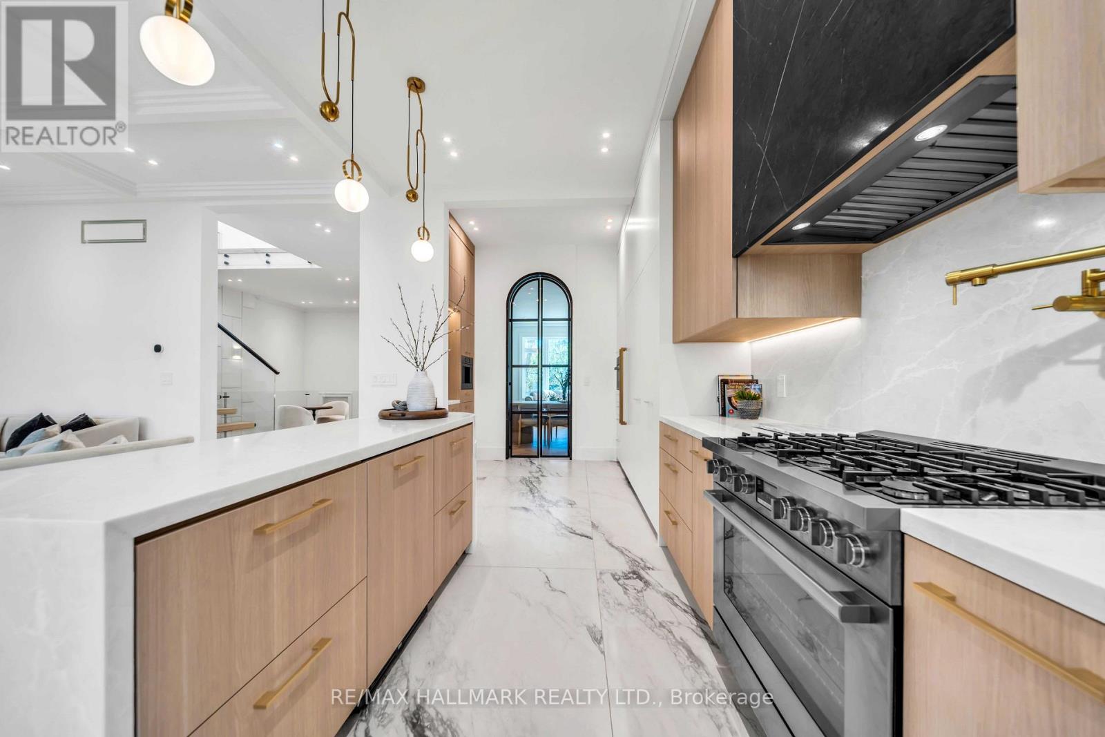 27 COLLINSON BOULEVARD - 10