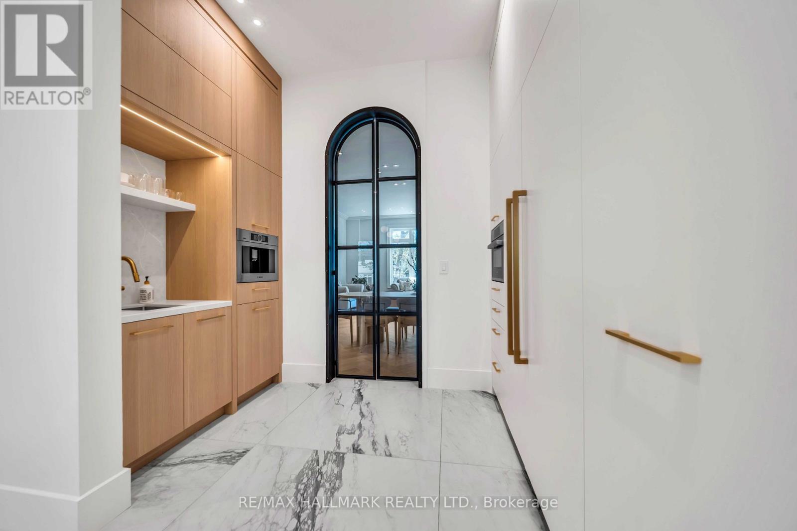 27 COLLINSON BOULEVARD - 11