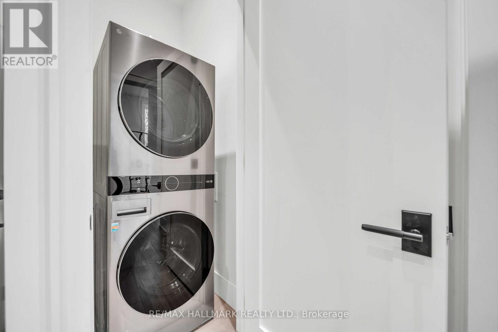 27 COLLINSON BOULEVARD - 35