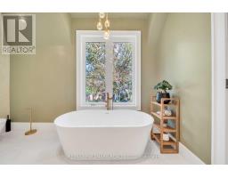 27 Collinson Boulevard, Toronto, ON M3H3C1 Photo 18