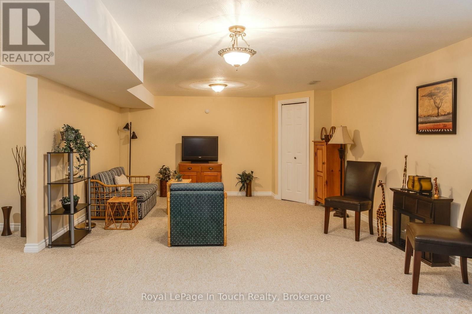 #18 90 BURKE STREET - 13
