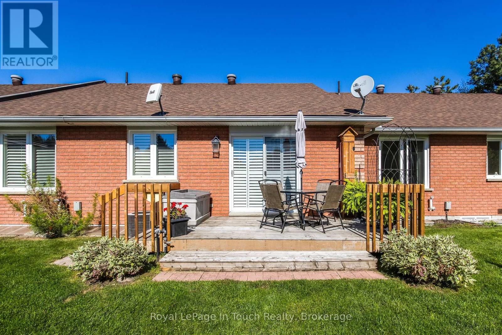 #18 90 BURKE STREET - 20