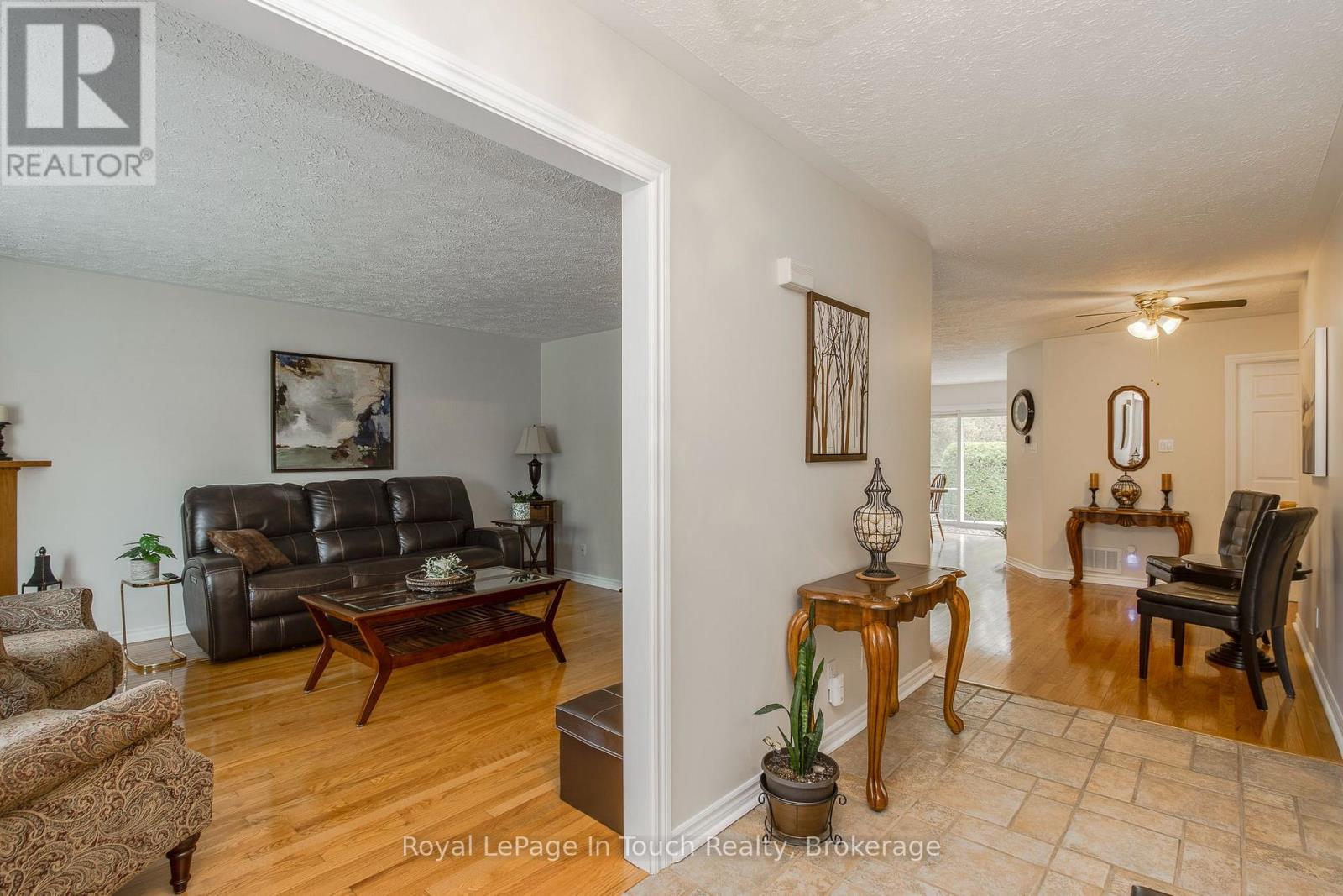 #18 90 BURKE STREET - 3