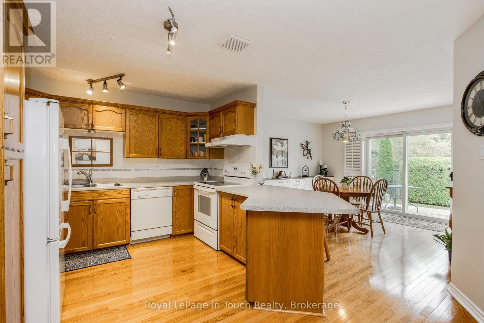 #18 90 BURKE STREET - 5