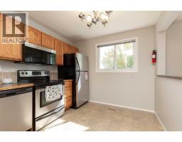 4pc Bathroom - 205 Columbia Boulevard W, Lethbridge, AB T1K3Z5 Photo 9