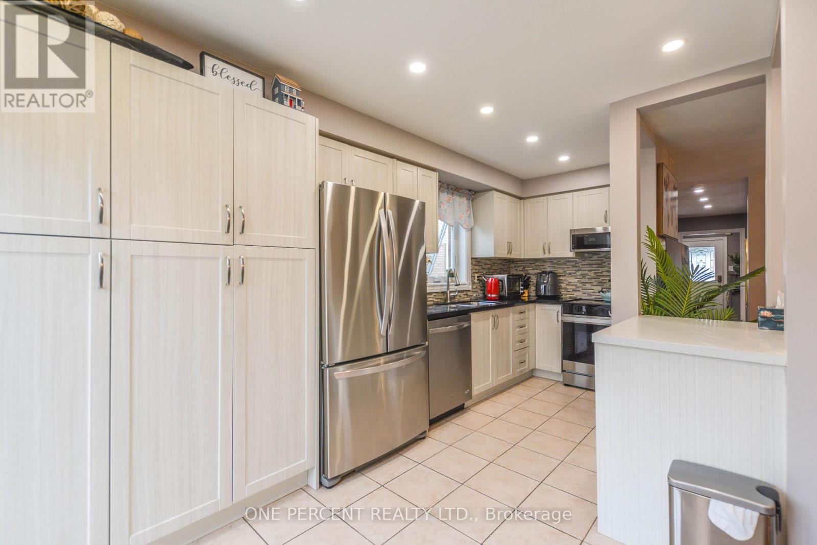 90 BREEZE DRIVE - 15