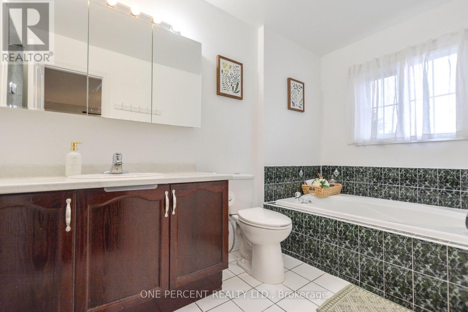 90 Breeze Drive, Bradford West Gwillimbury photo 26