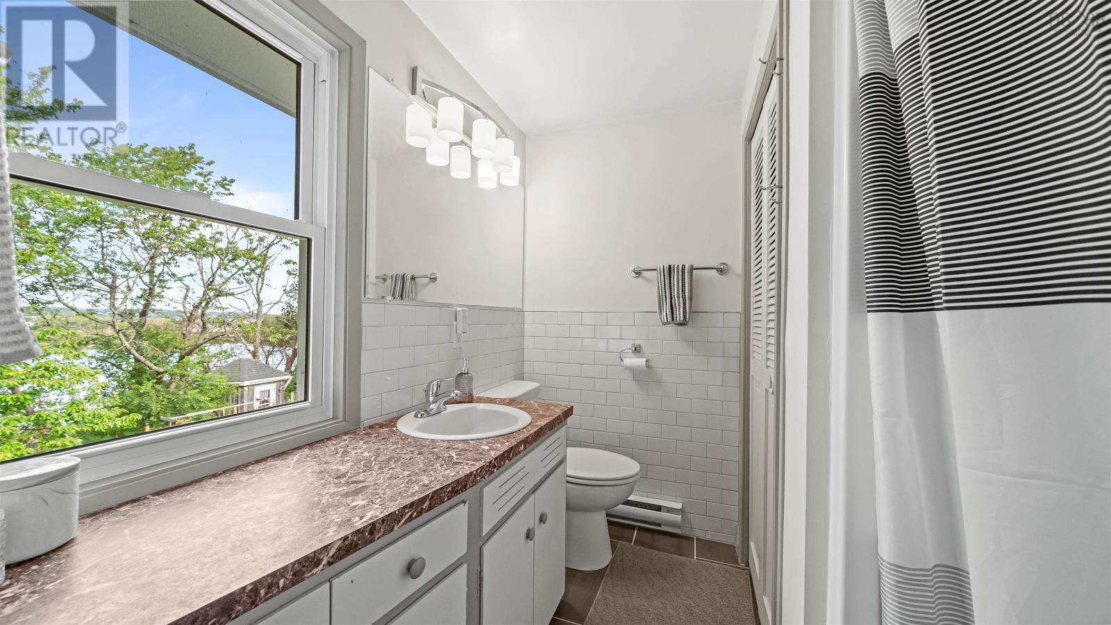 7 Lakeview Drive - Image 18