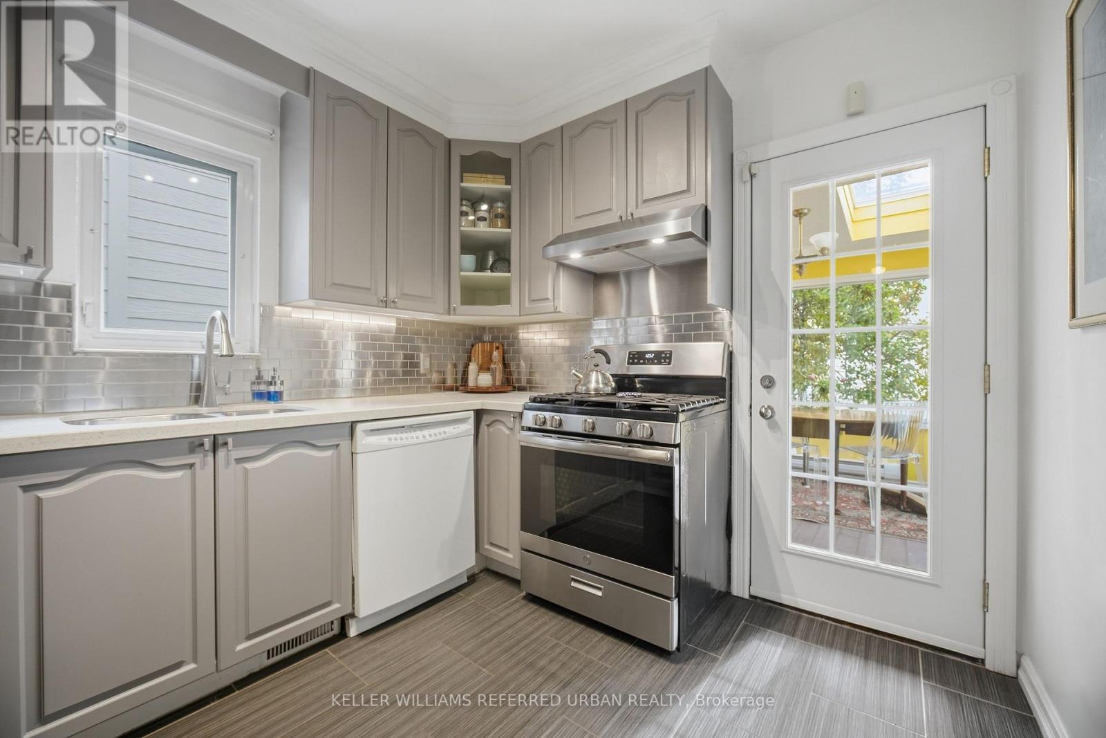 53 BOWIE AVENUE - 12