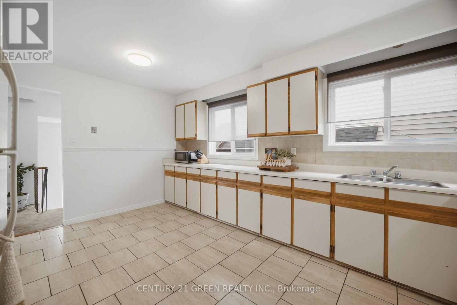47 ASHFORD COURT - 8
