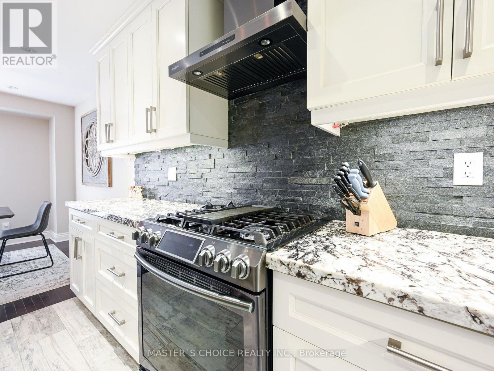 36 SPRUCEDALE COURT - 12