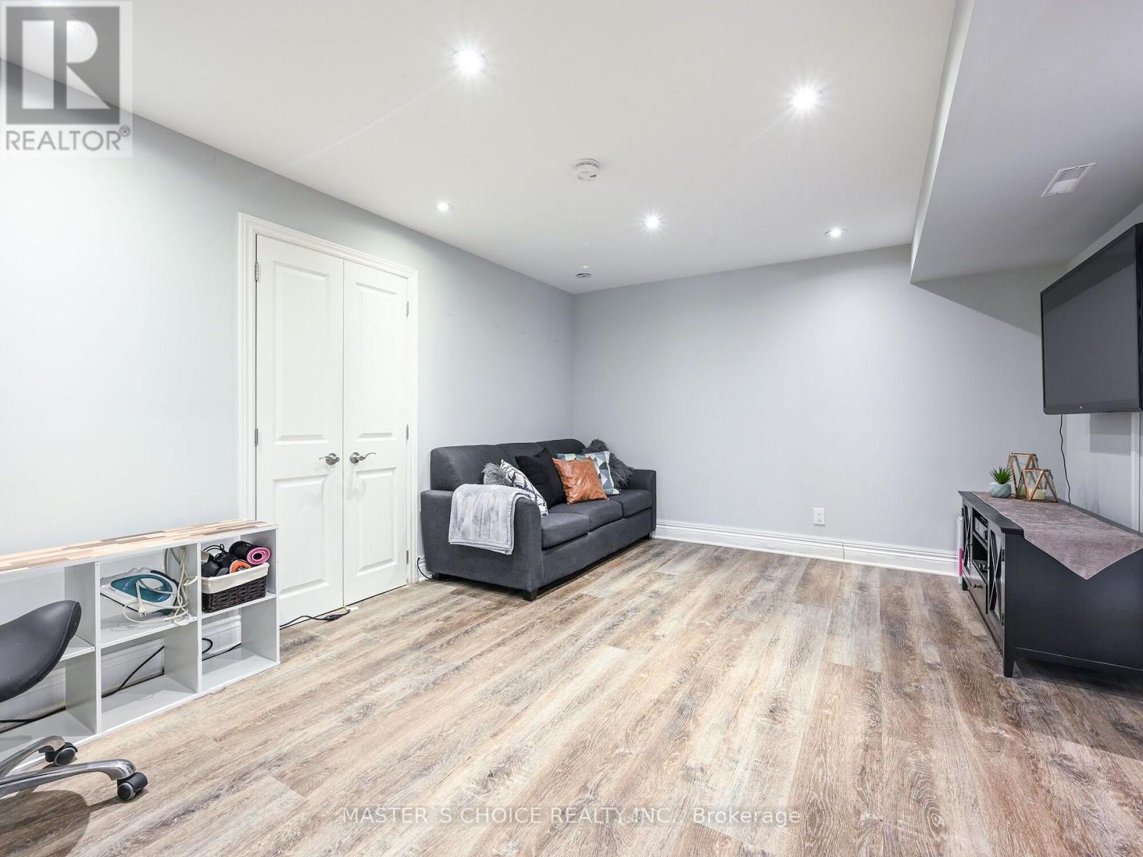 36 SPRUCEDALE COURT - 20