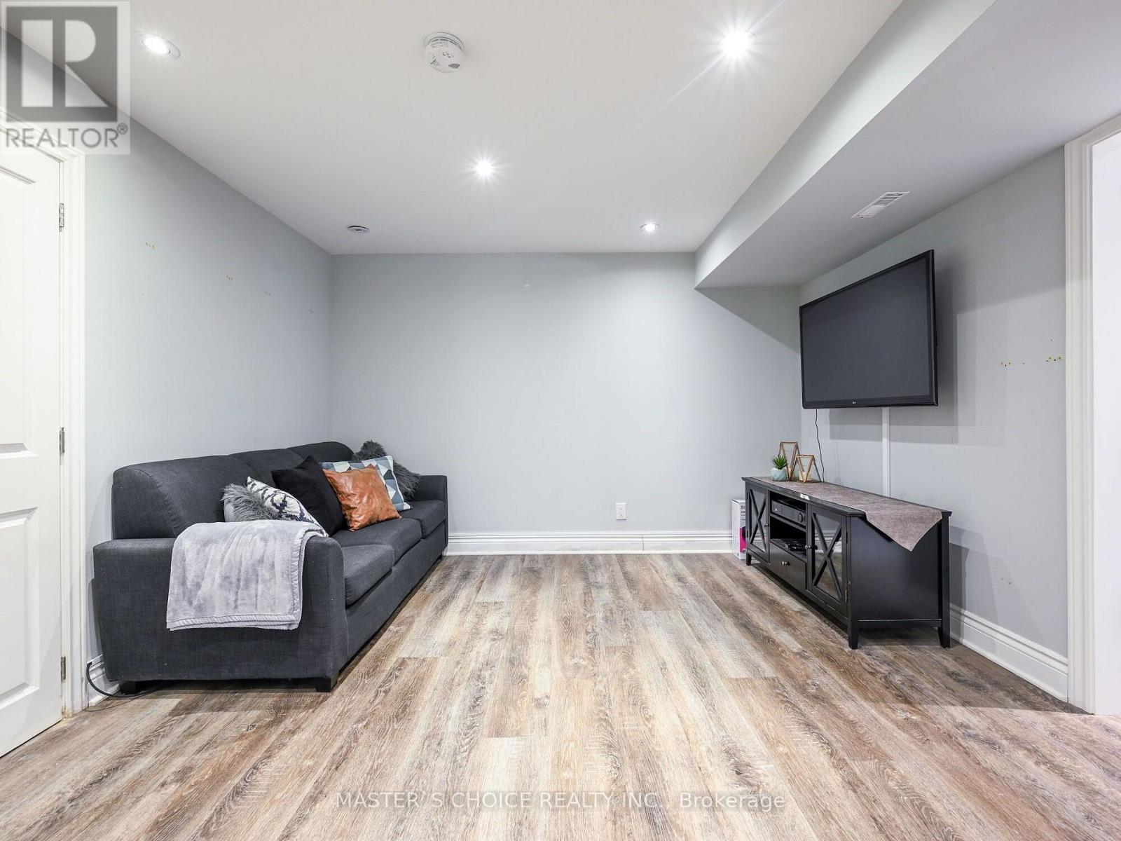 36 SPRUCEDALE COURT - 21