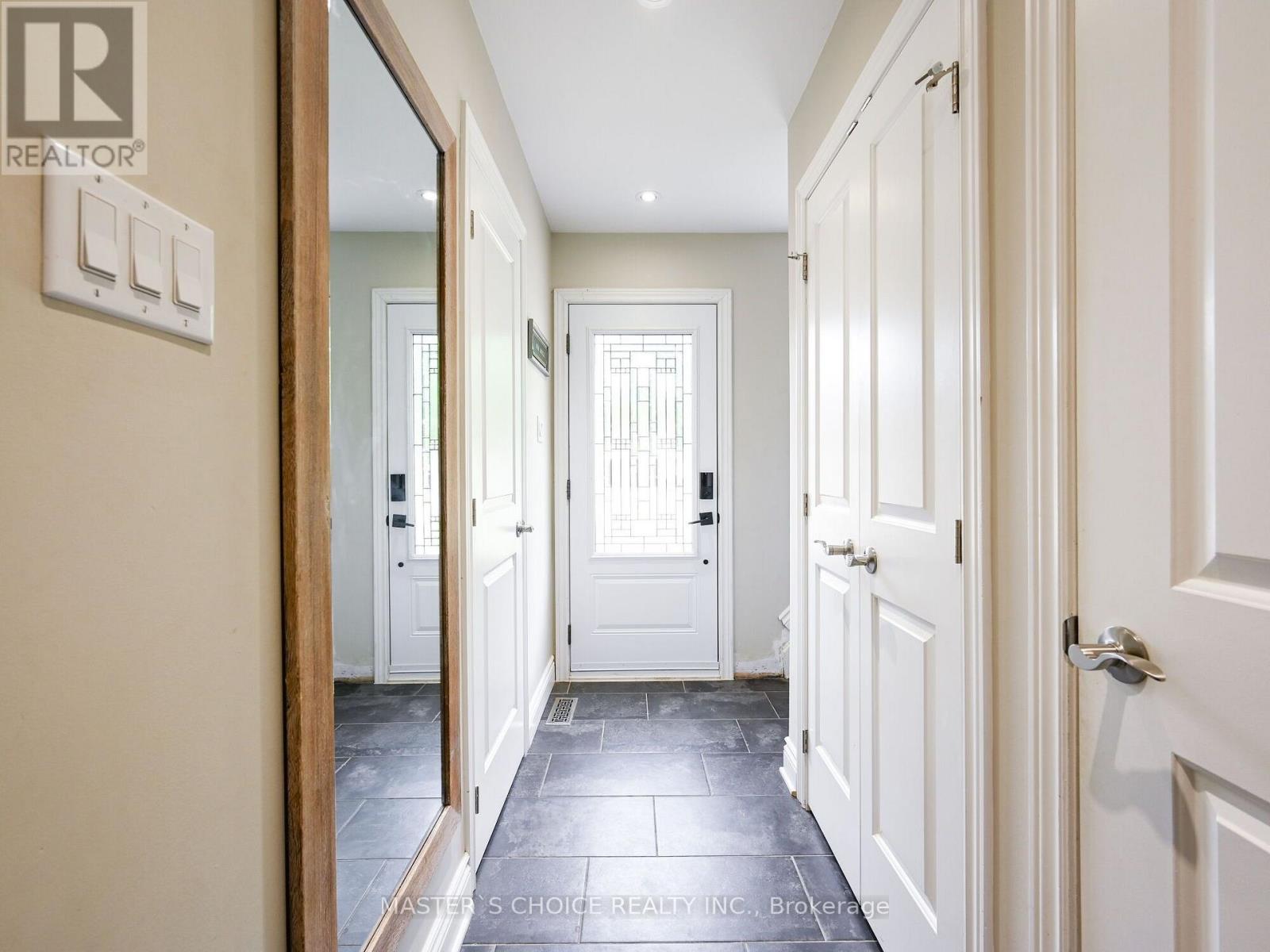36 SPRUCEDALE COURT - 3