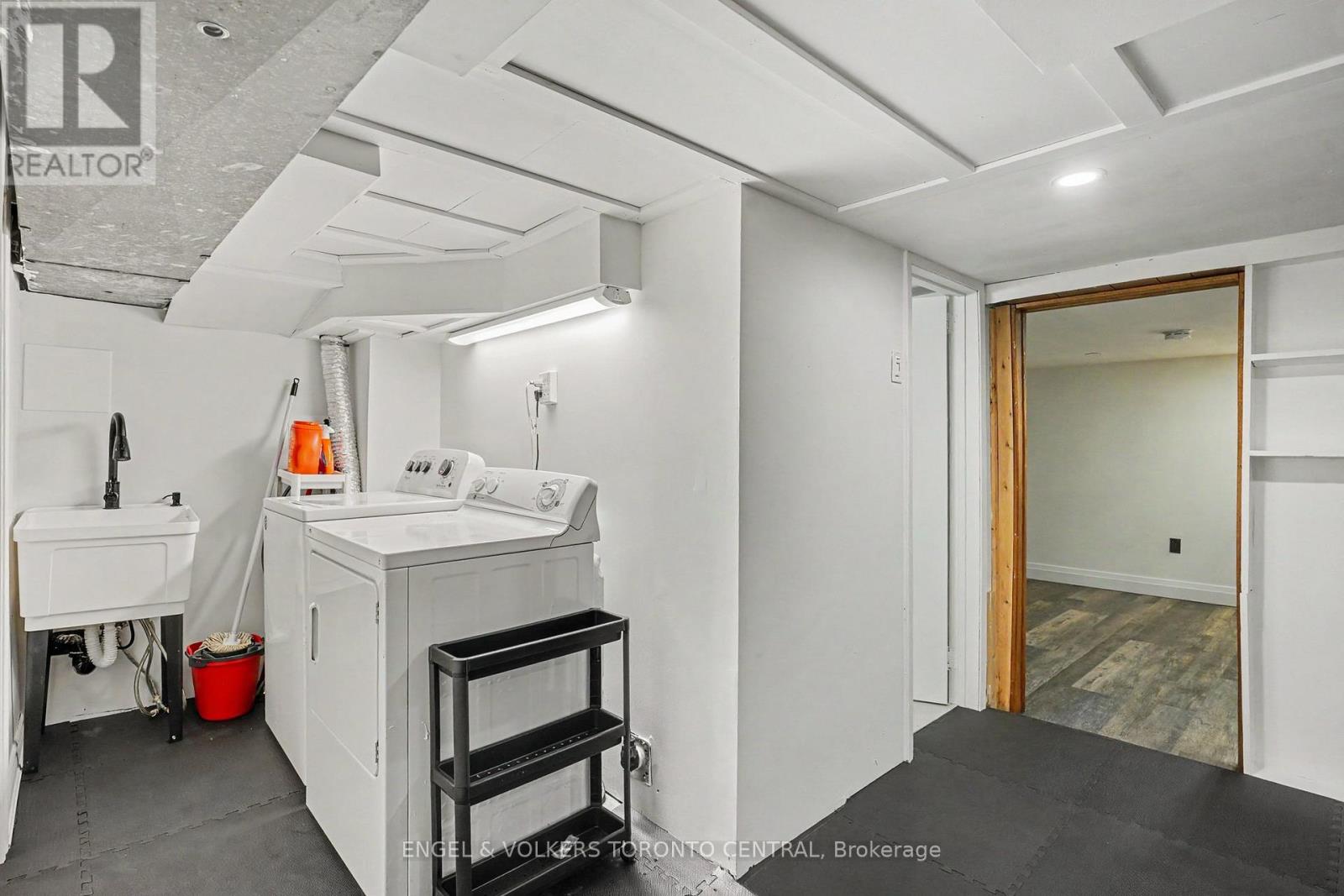 28 INVERLEIGH DRIVE - 25