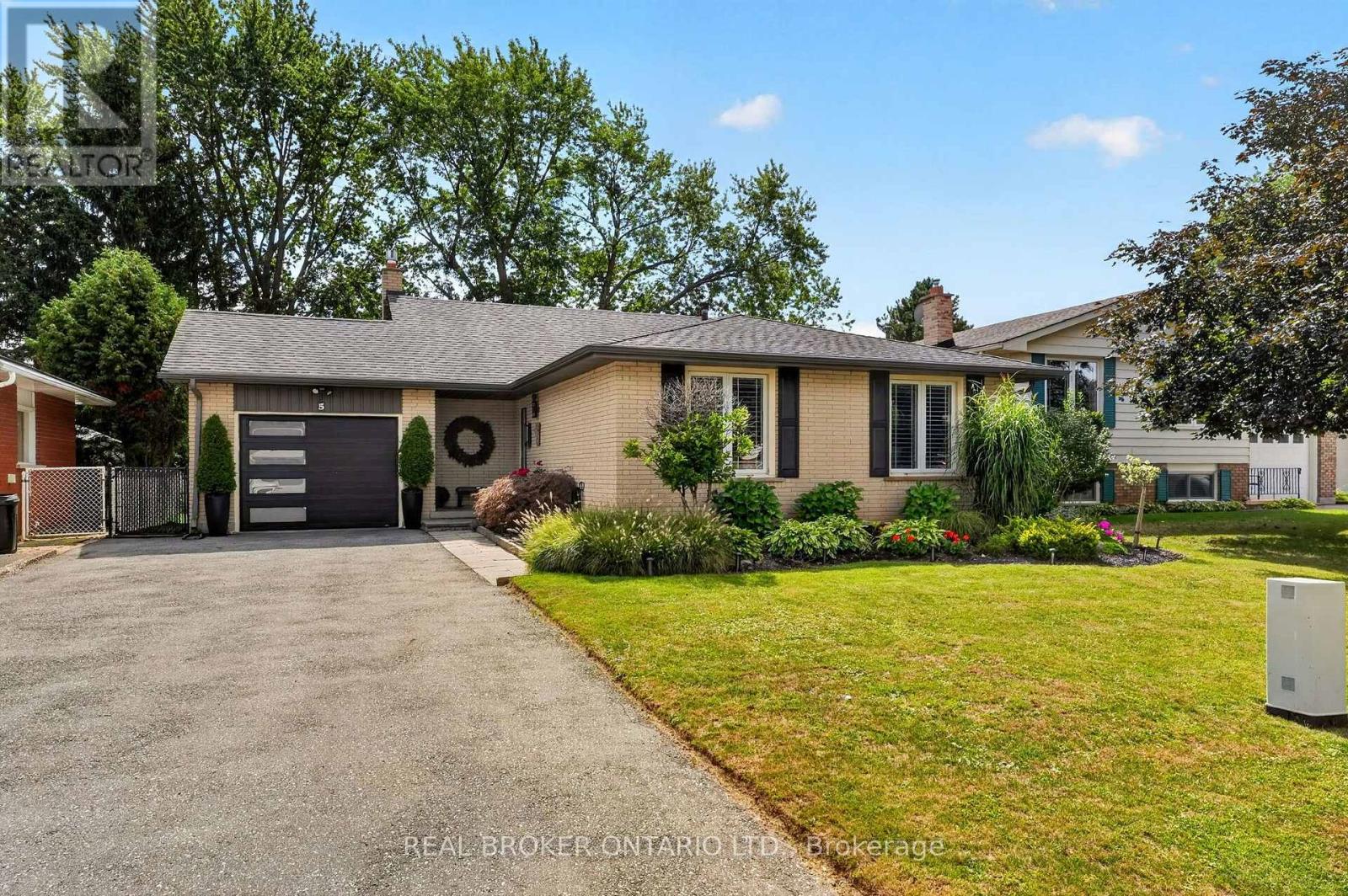 5 Hidden Court, Brantford, ON
