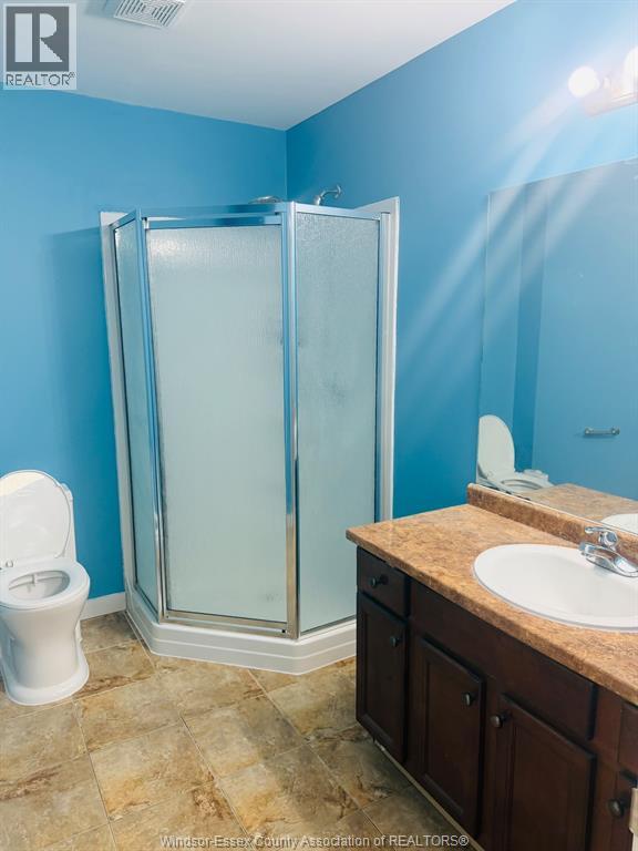 211 BRANTON Unit# LOWER, Lakeshore — photo 8