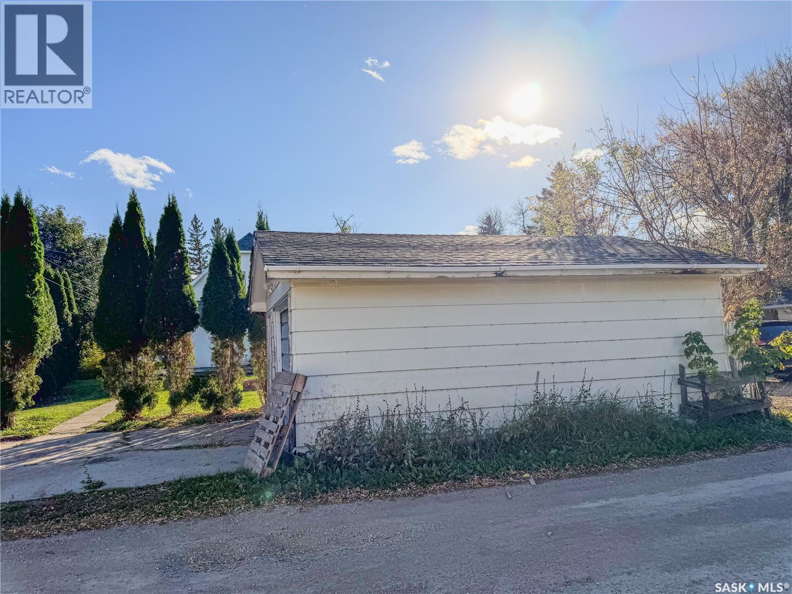 118 5th AVENUE W - 3