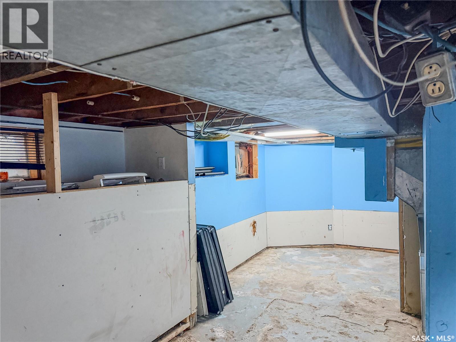 118 5th AVENUE W - Image 32