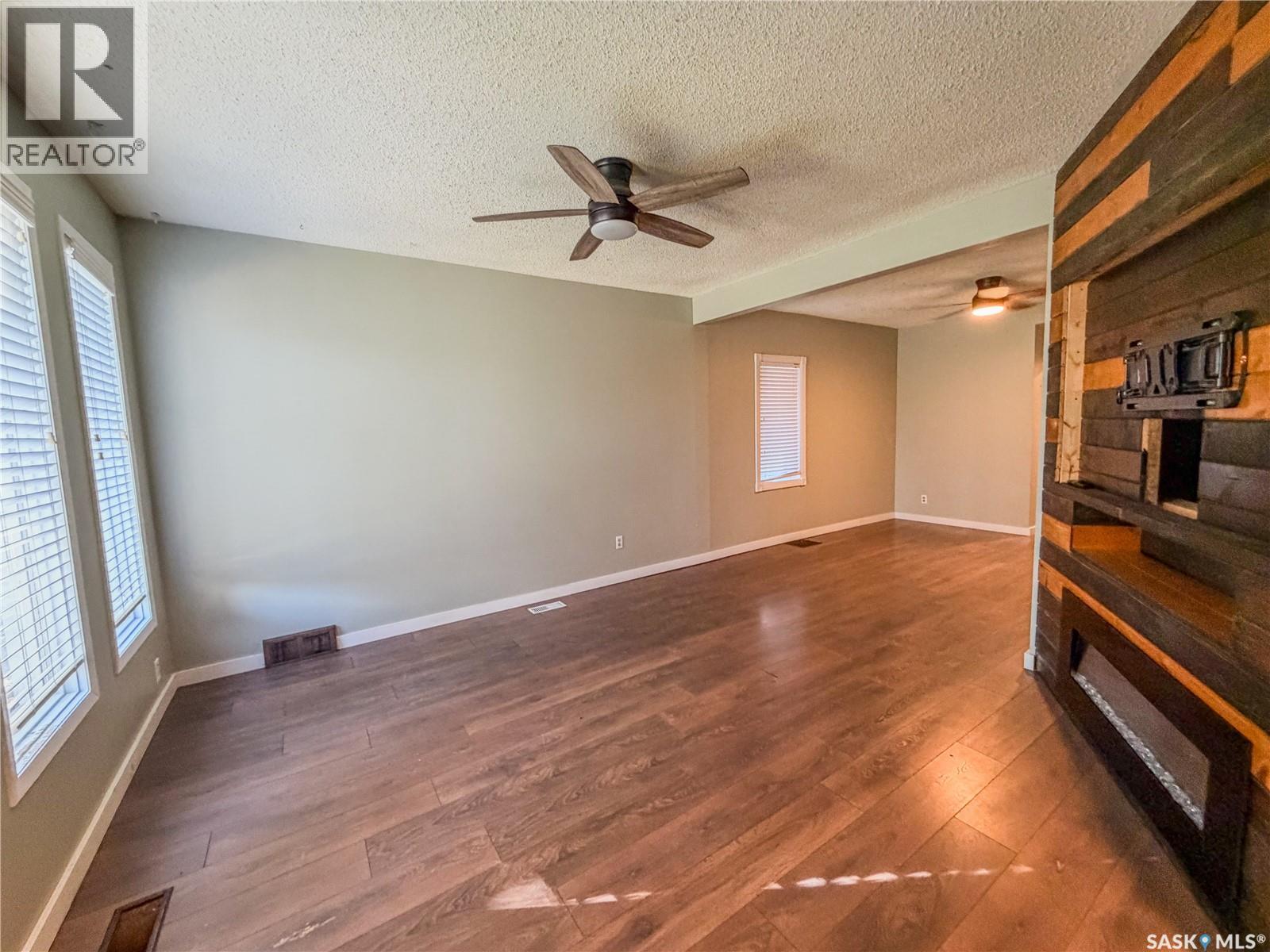 118 5th AVENUE W - Image 11