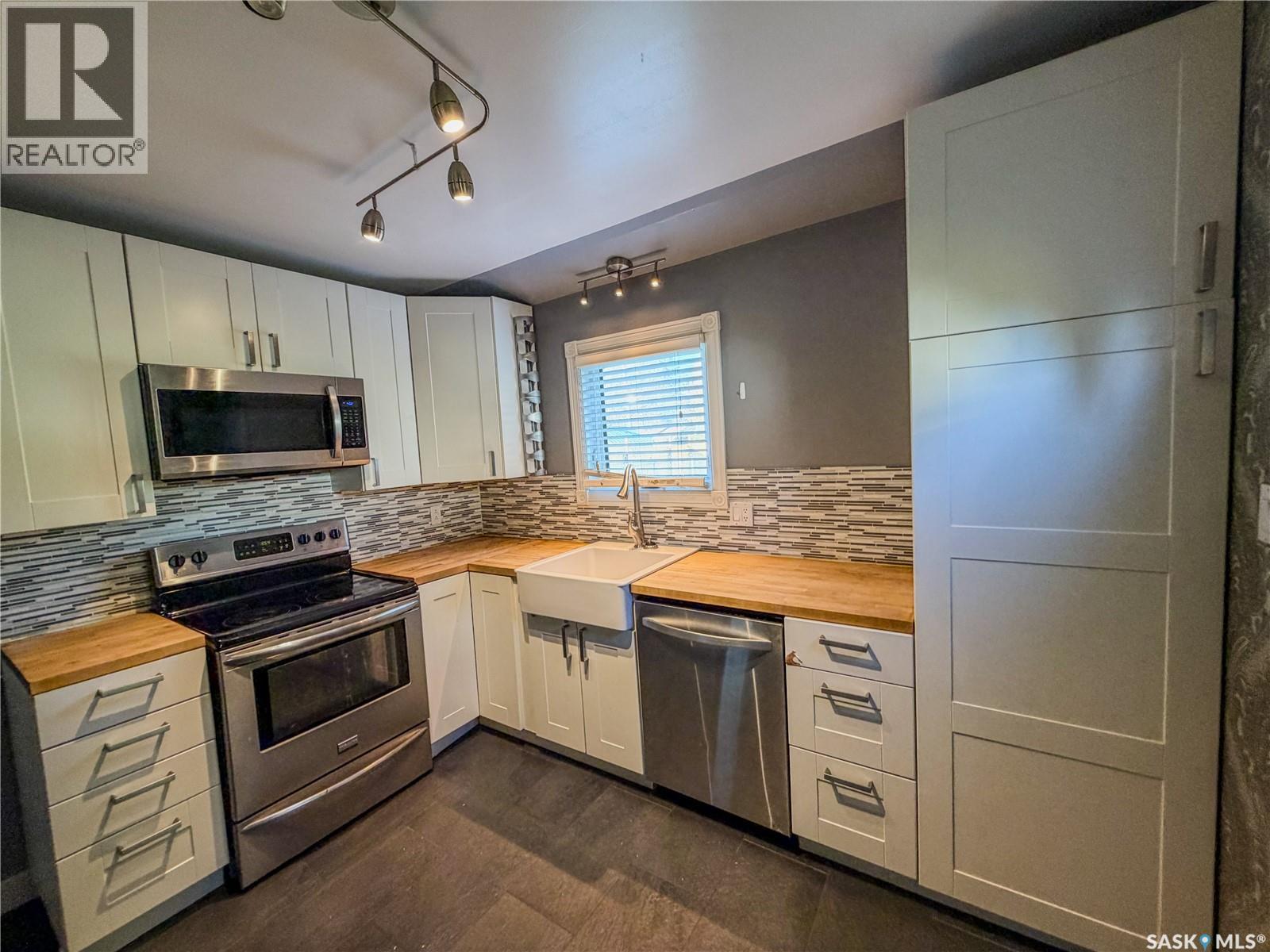 118 5th AVENUE W - Image 17