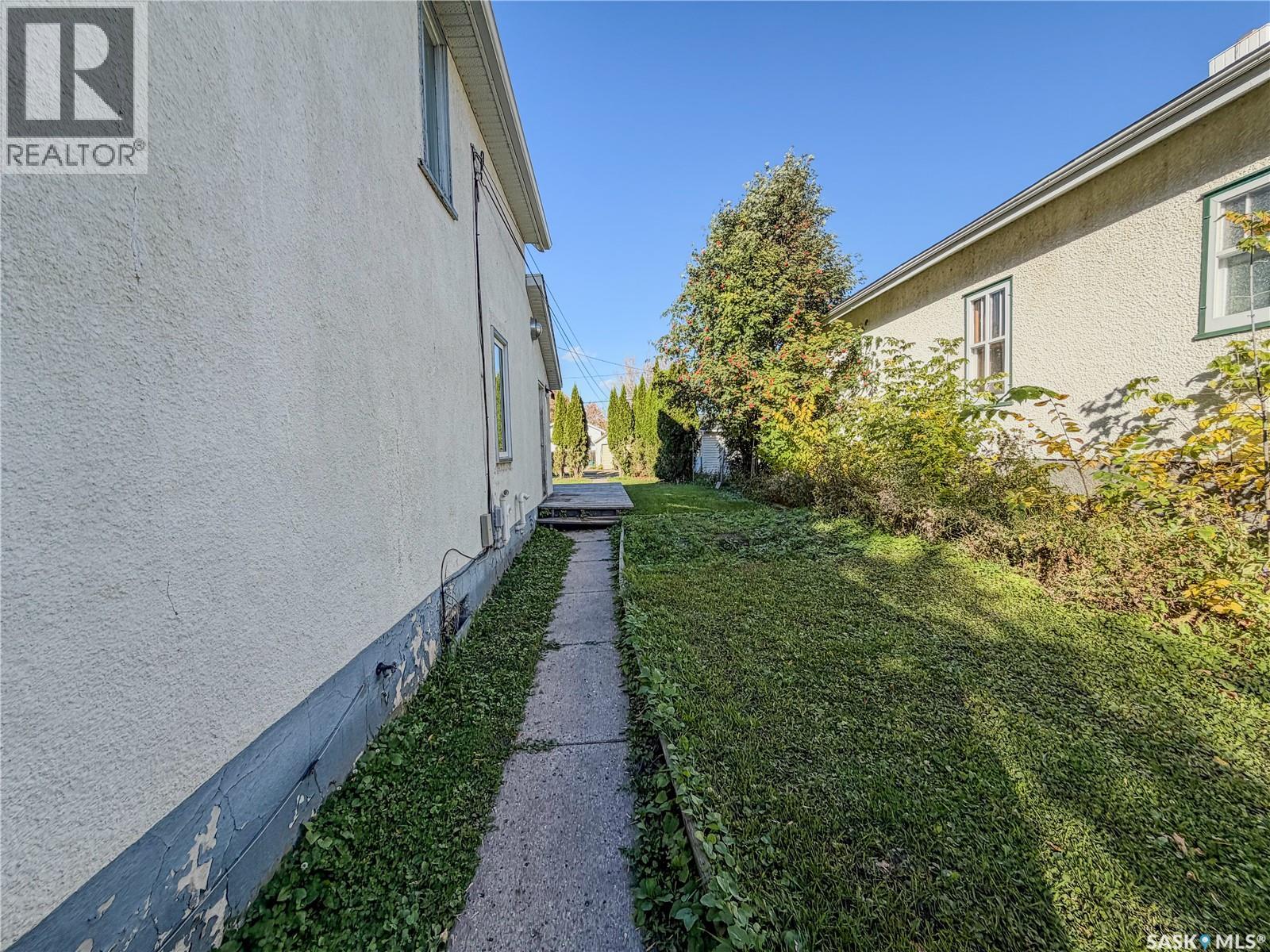 118 5th AVENUE W - Image 8