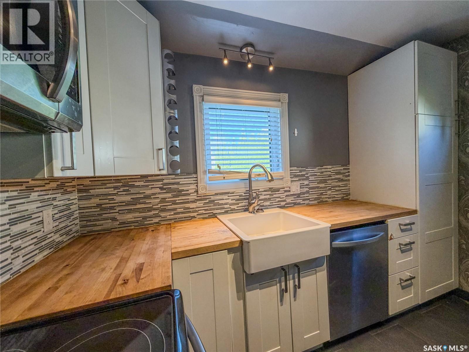 118 5th AVENUE W - Image 19