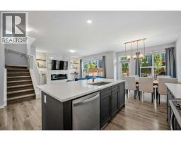 4pc Bathroom - 114 Crestbrook Way Sw, Calgary, AB T3B6H1 Photo 13