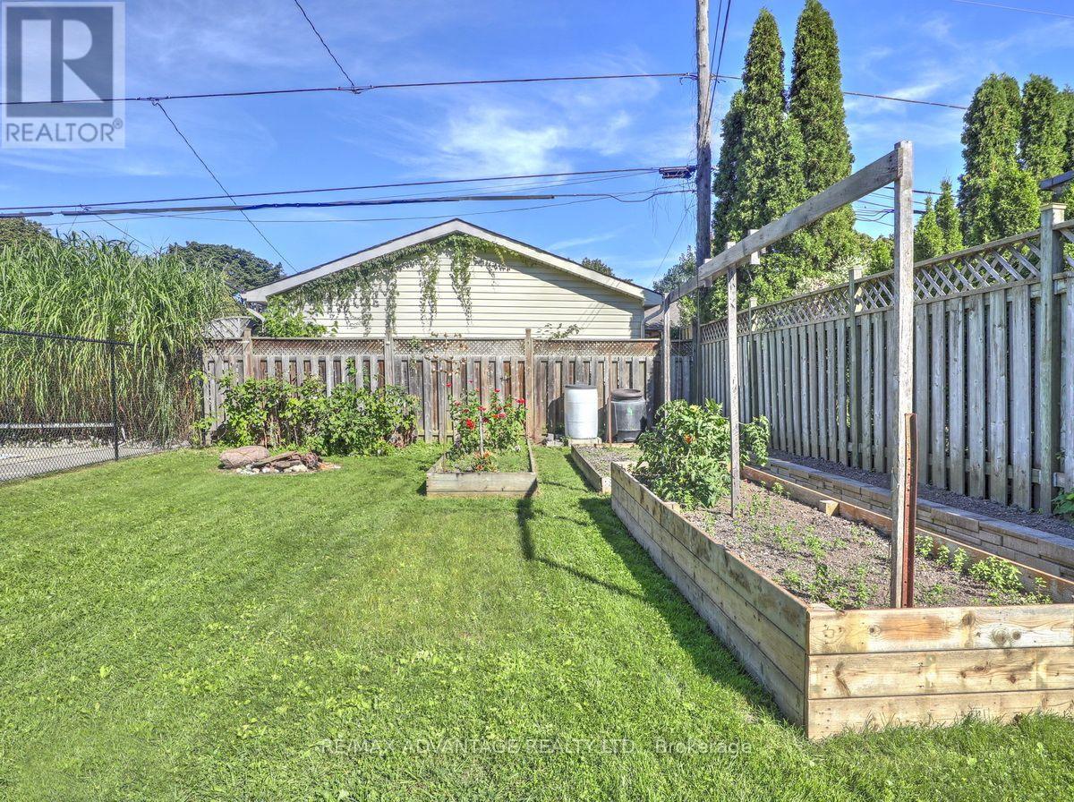 98 GOLDWICK CRESCENT - 44