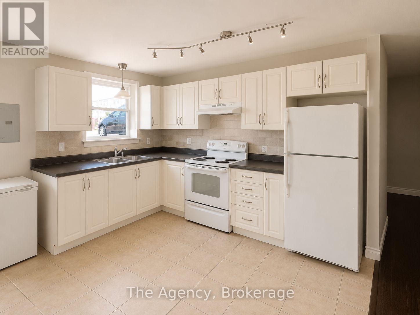 143 Westchester Crescent — photo 4