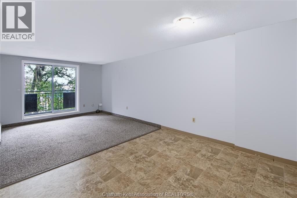 #302 140 PARK AVENUE East - 4