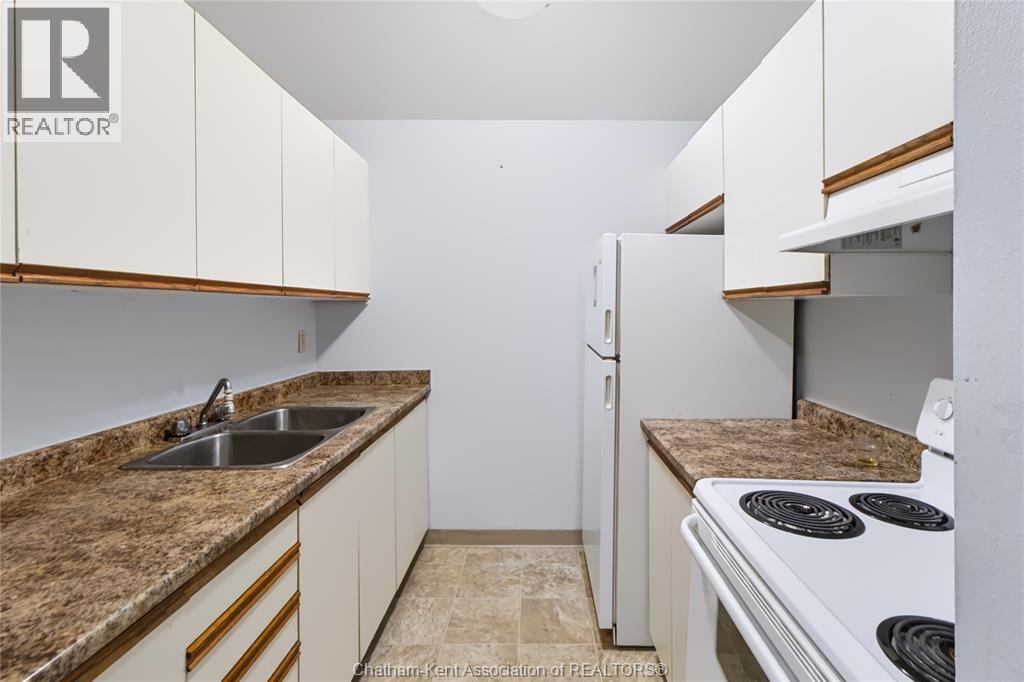 #302 140 PARK AVENUE East - 5