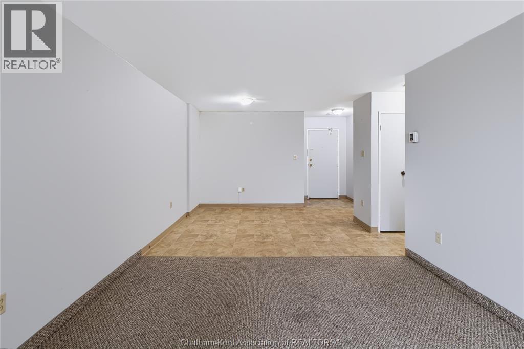 #302 140 PARK AVENUE East - 6