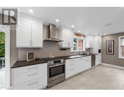 Kitchen - 2189 Blossom Drive, Ottawa, ON K1H6G7 Photo 10