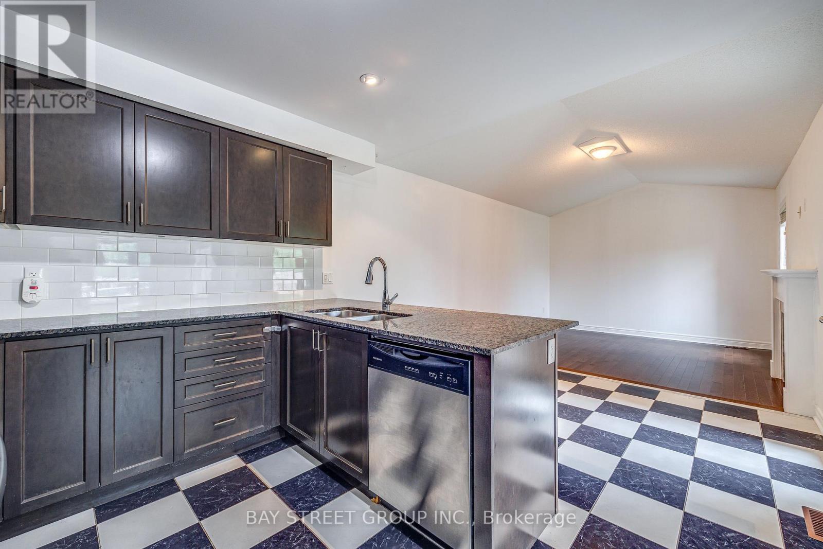 194 WRIGHT CRESCENT - 7