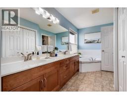 402 Fairways Mews Nw, Airdrie, AB T4B2W9 Photo 24