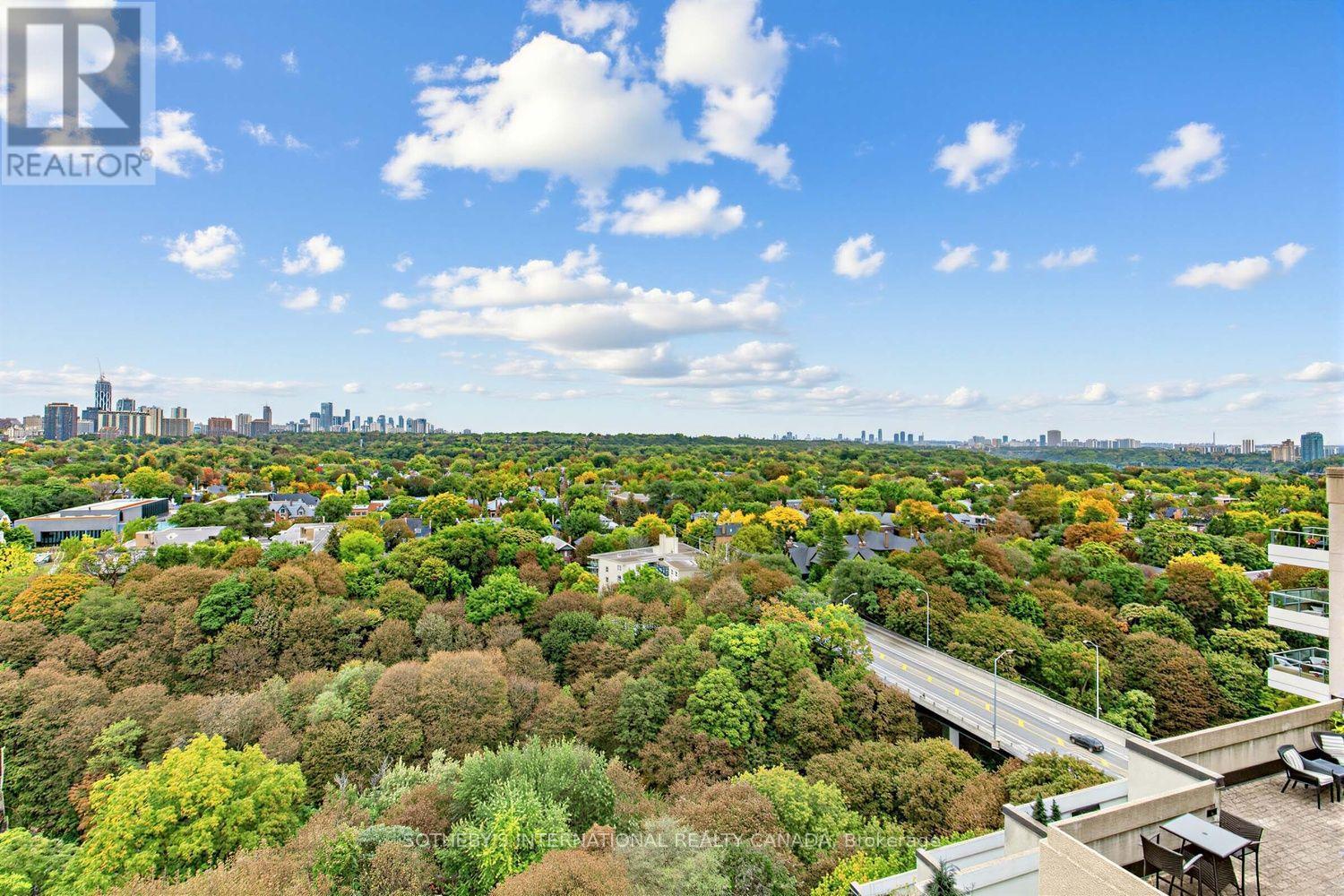 #PH6 360 BLOOR STREET E - 32