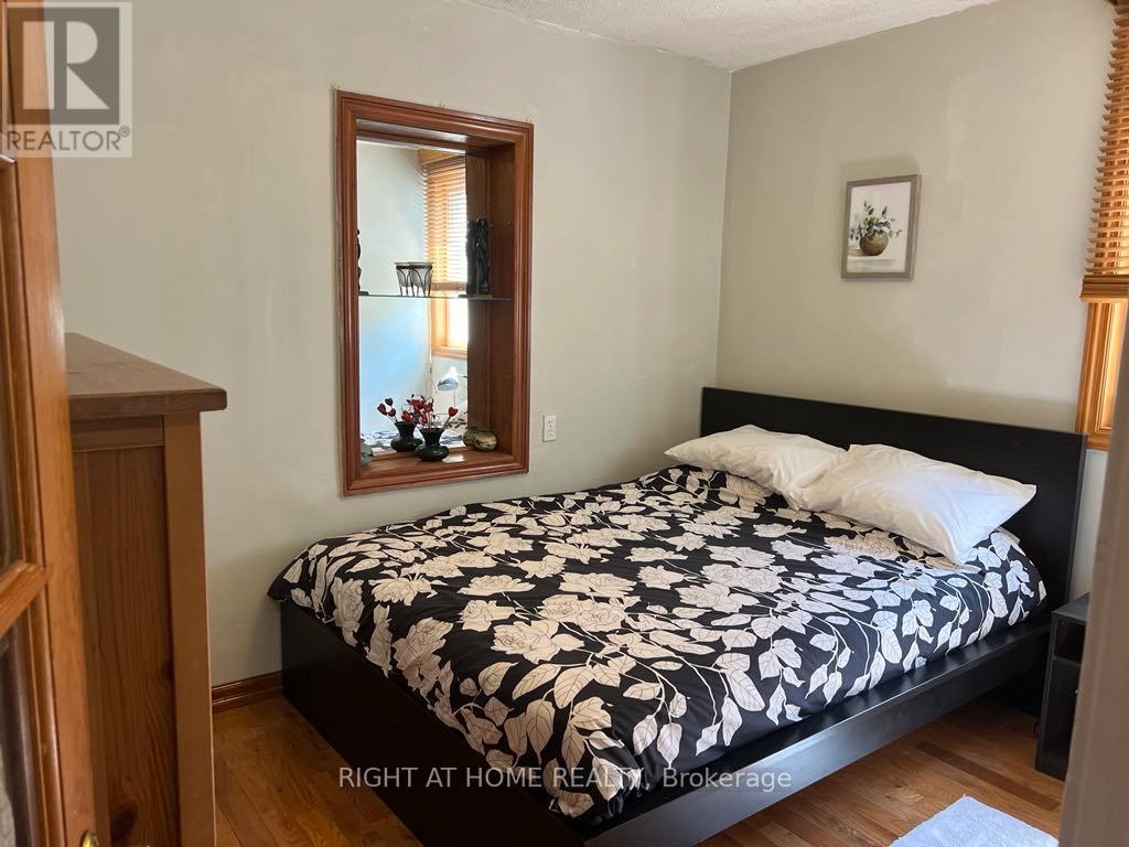 MAIN FLOOR - 15 LYNNHAVEN ROAD, Toronto (Englemount-Lawrence) — photo 5
