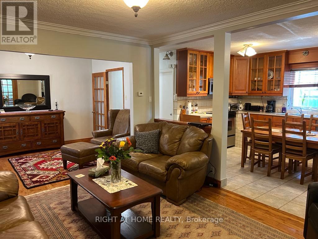 MAIN FLOOR - 15 LYNNHAVEN ROAD, Toronto (Englemount-Lawrence) — photo 6