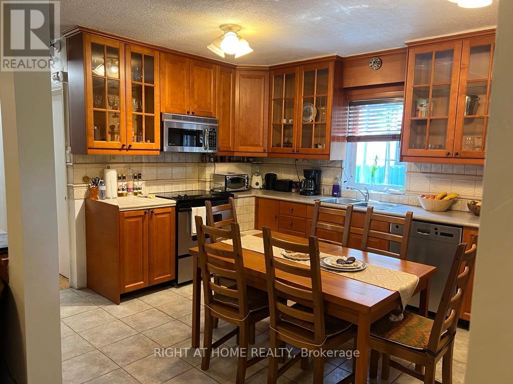 MAIN FLOOR - 15 LYNNHAVEN ROAD, Toronto (Englemount-Lawrence) — photo 7