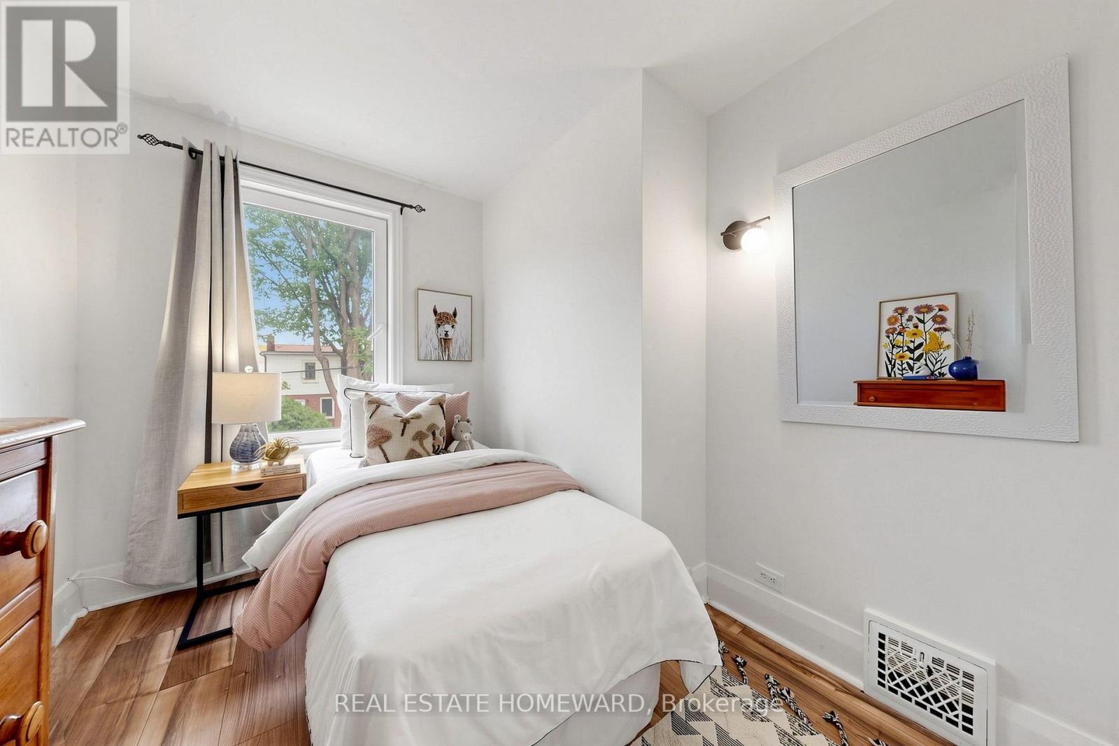 249 QUEENSDALE AVENUE - 29