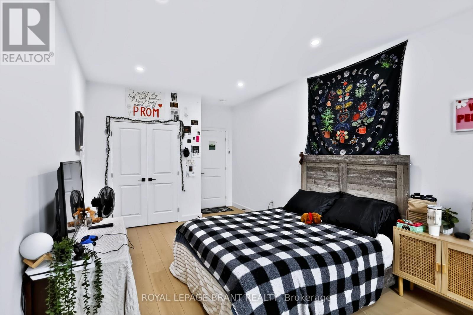109 WINNIETT STREET - 25