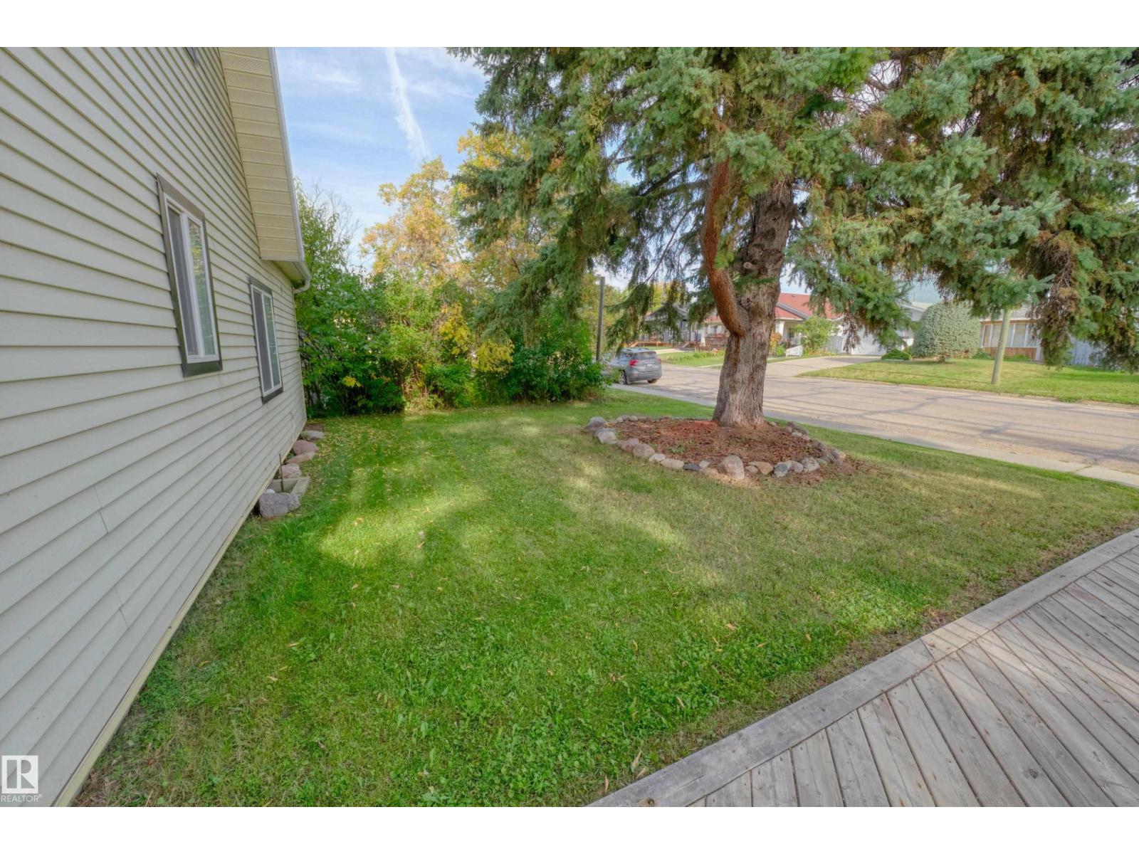 4947 49 Avenue - 3