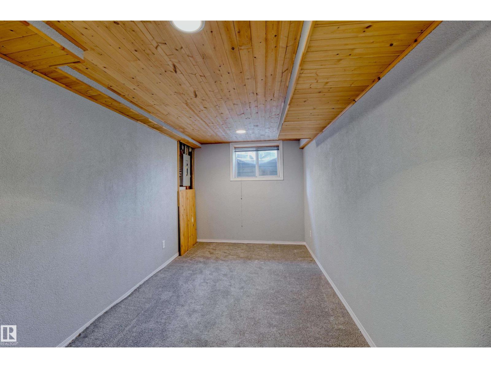 4947 49 Avenue - 40