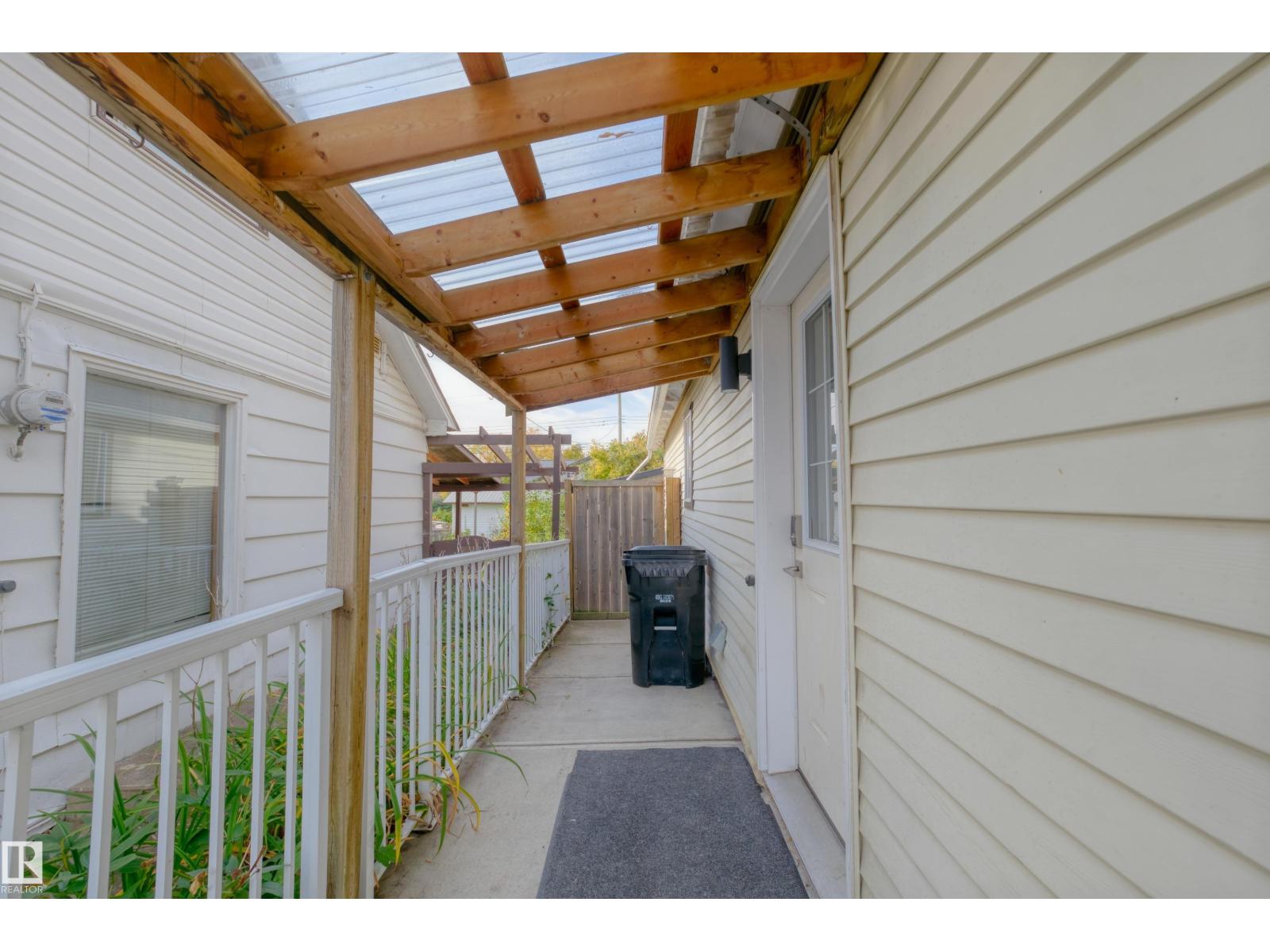 4947 49 Avenue - 5