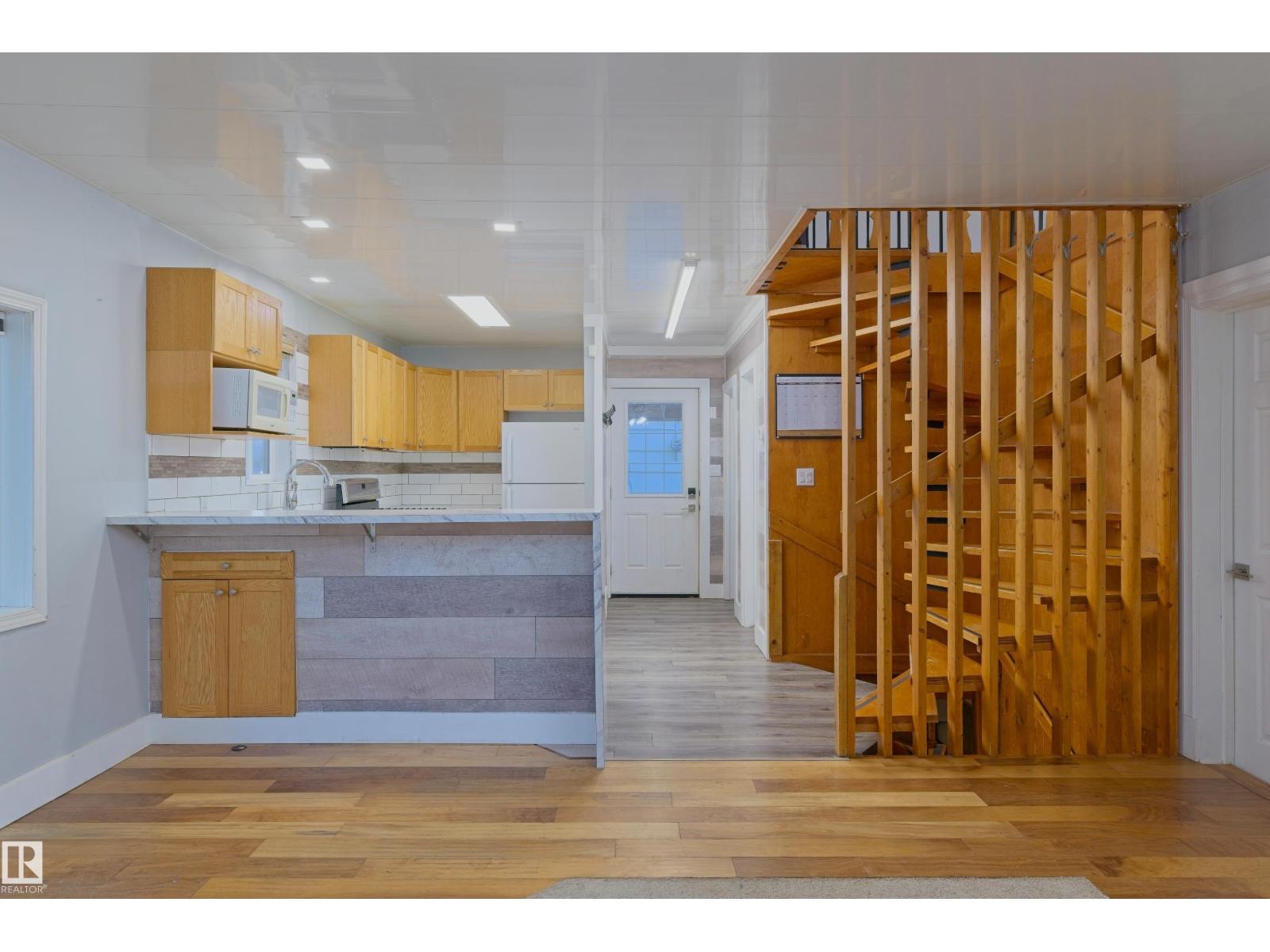 4947 49 Avenue - 7