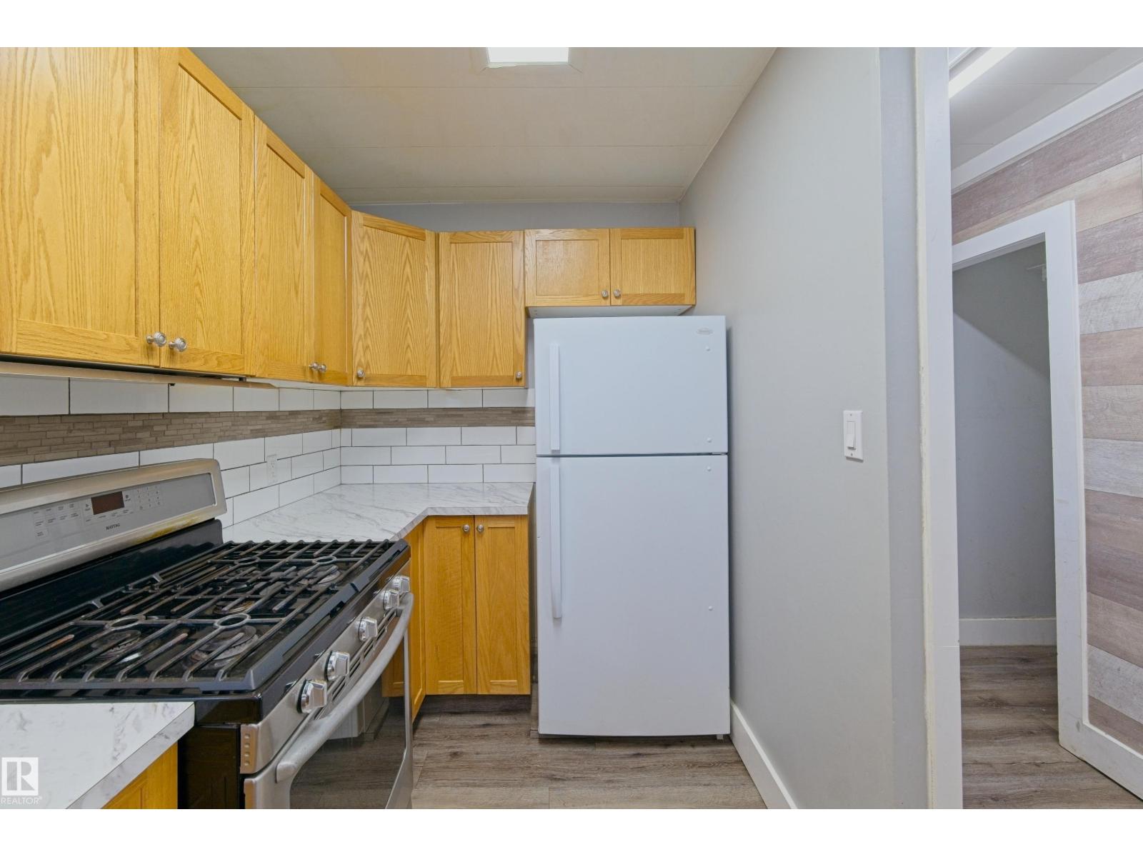 4947 49 Avenue - 9