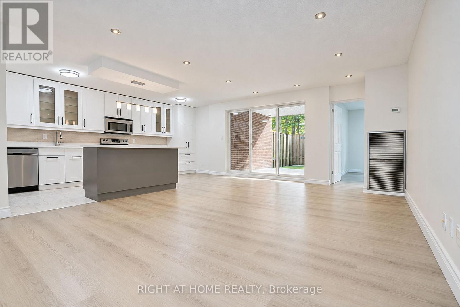 #109 3025 THE CREDIT WOODLANDS DRIVE - Image 4