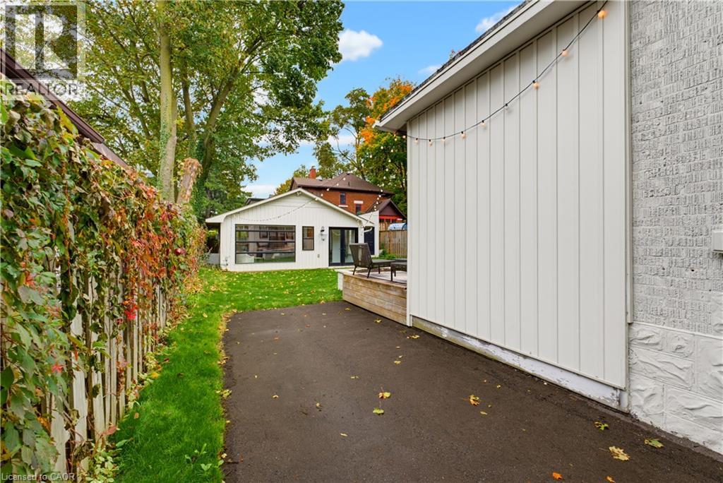 89 ALLEN Street W - Image 30